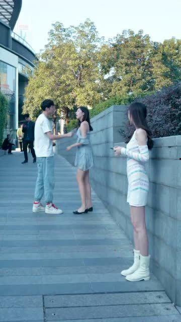 情侣争吵吃瓜图片搞笑