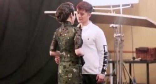 吻戏台下吃瓜,揭秘吻戏背后的故事